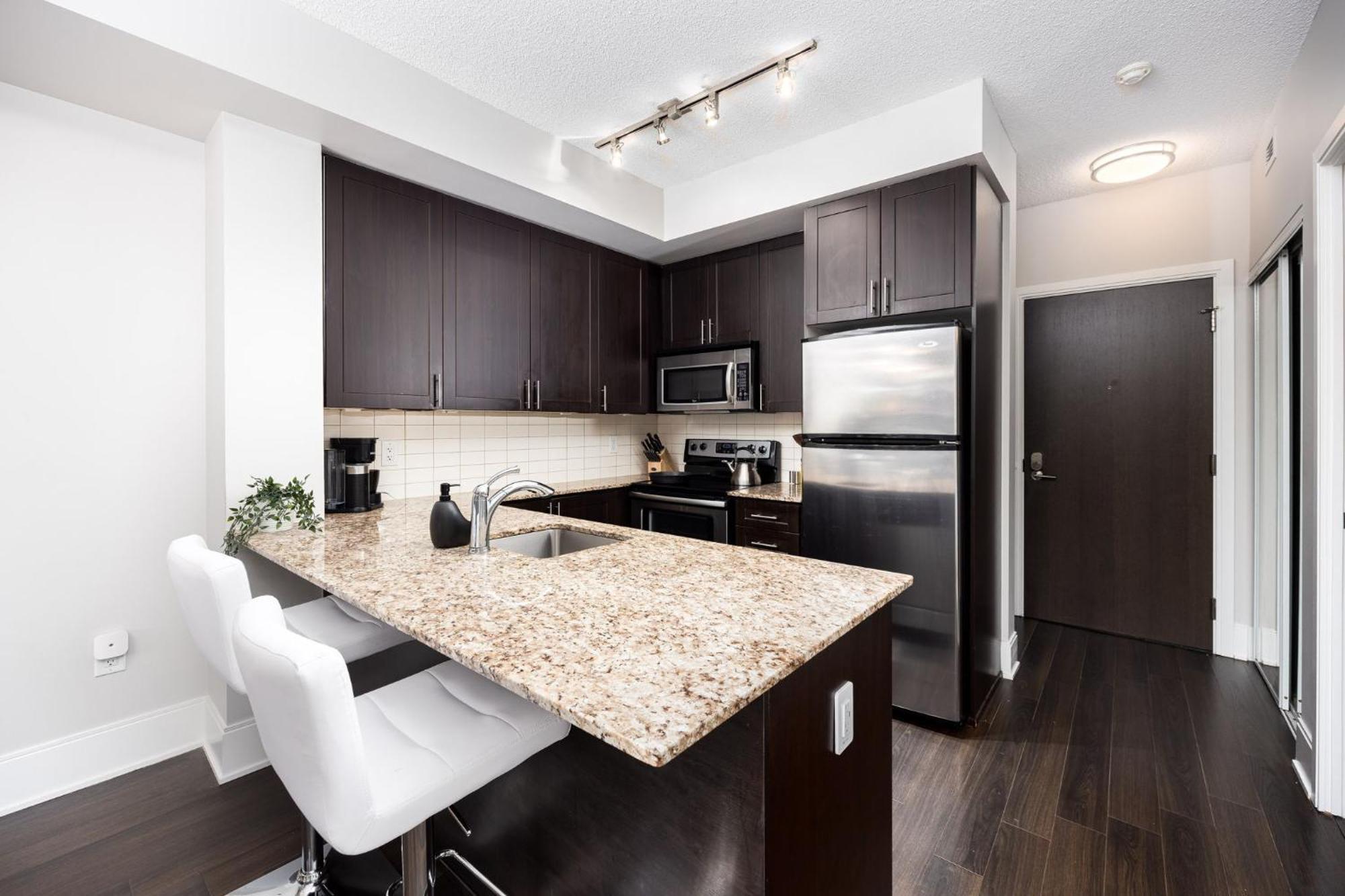 Dwtn Condo Near Cn Tower! W/ Free Parking Toronto Luaran gambar