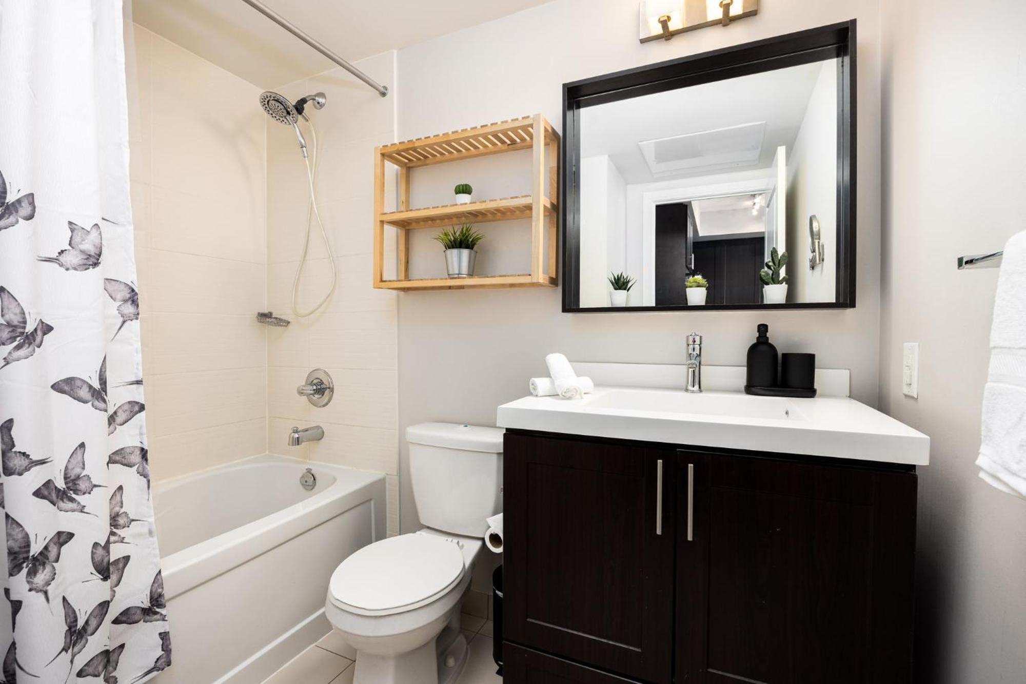 Dwtn Condo Near Cn Tower! W/ Free Parking Toronto Luaran gambar