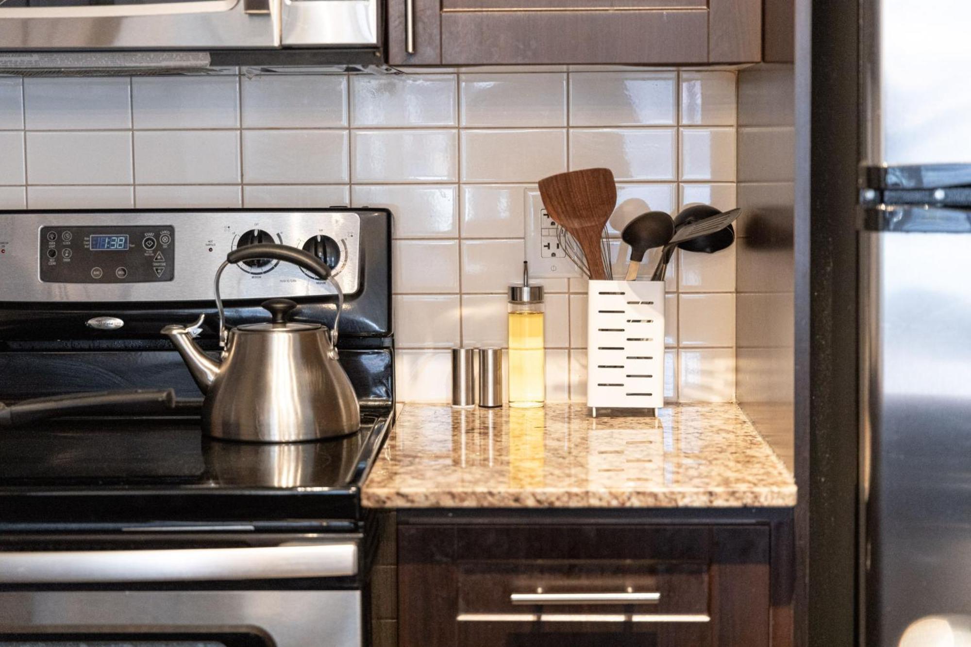 Dwtn Condo Near Cn Tower! W/ Free Parking Toronto Luaran gambar